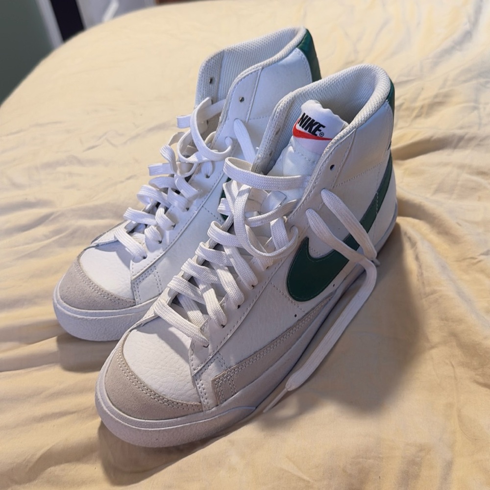 NIKE Blazer Boys Youth Size 7Y